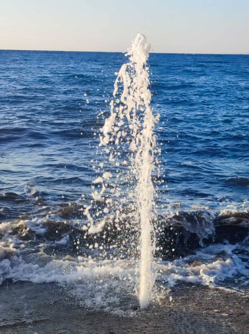 Θαλάσσιο... σιντριβάνι από φθορά στον αγωγό