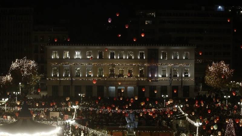 Στον ουρανό της Αθήνας 3.000 φαναράκια για τη «Νύχτα των Ευχών»