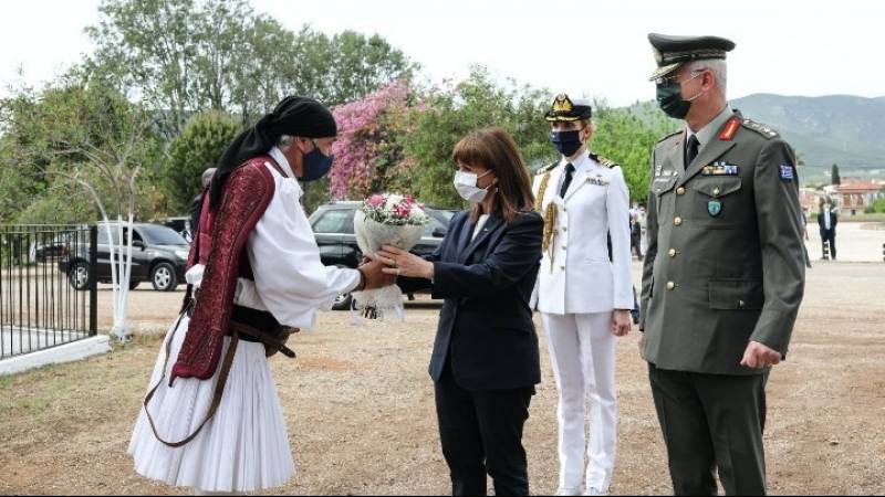 ΠτΔ στο Άστρος: Αταλάντευτη προσήλωση στα υψηλά ιδανικά της ελευθερίας και της ισότητας (βίντεο)