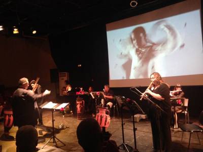 Χειροκροτήθηκε το μουσικό ταξίδι: «Ο Ερμής συναντά τον Μπαχ στο καφέ του 1930»