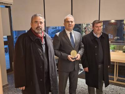 Παρουσιάστηκε το επετειακό μετάλλιο του Δήμου Καλαμάτας