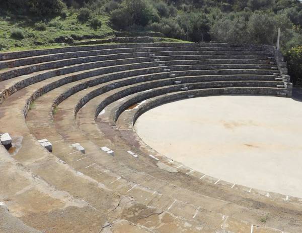 Υπογραφές για μετονομασία του «Θεάτρου Κώστα Καζάκου» στη Μηλέα Μάνης