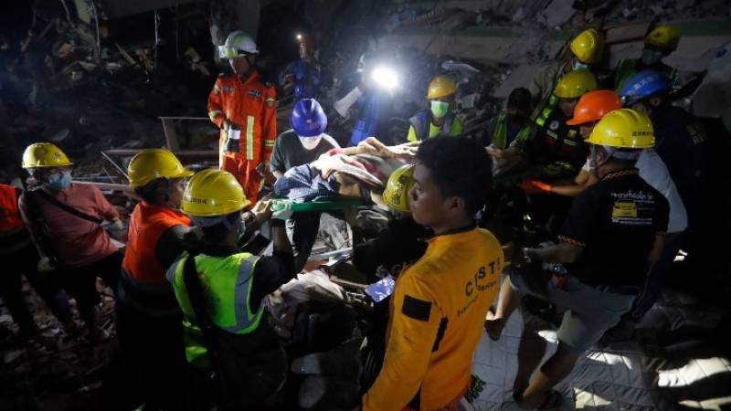 Τέσσερις ημέρες μετά τον σεισμό 7,7 βαθμών που έπληξε τη Μιανμάρ και την Ταϊλάνδη, οι ελπίδες για επιζώντες αρχίζουν να σβήνουν