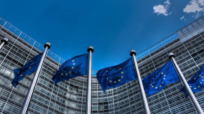 EE: Η Κομισιόν προειδοποιεί με κυρώσεις τις πλατφόρμες Χ και Meta για διάδοση ψευδών ειδήσεων, βίαιων εικόνων και εξύμνιση βίας