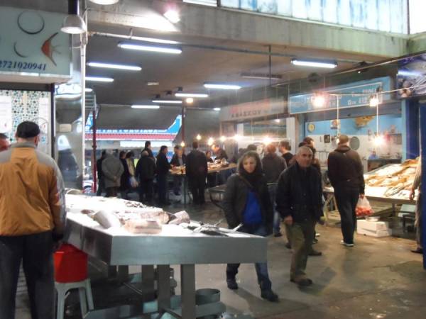 Ψάρια για όλα τα πορτοφόλια στην Κεντρική Αγορά Καλαμάτας