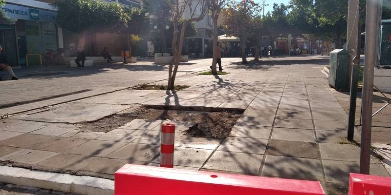 Απομακρύνθηκε το ένα κλειστό περίπτερο από την κεντρική πλατεία Κυπαρισσίας