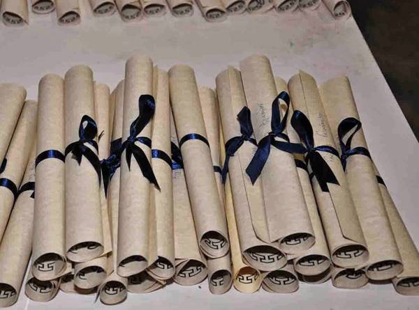 Βράβευση αποφοίτων λυκείου από τους πολύτεκνους Καλαμάτας