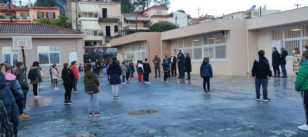 Επαναλειτούργησε χθες το Δημοτικό Σχολείο Πεταλιδίου