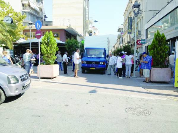 Πότε βγαίνει ο δήμαρχος στο μπαλκόνι;