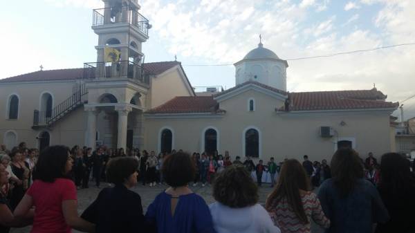 Αναβίωσε το έθιμο της &quot;Λαμπροδευτέρας&quot; στη Μεσσήνη (βίντεο)