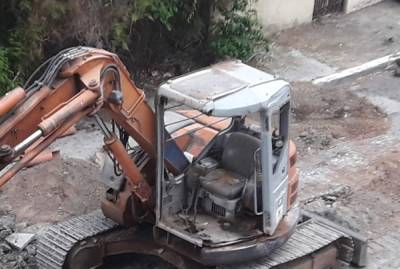 Μεσσηνία: “Εγραψαν” την τσάπα του Δήμου Τριφυλίας για παράνομο παρκάρισμα στην Αγαλιανή