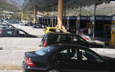 Εκλεισαν τα διόδια του Ισθμού οι αγρότες