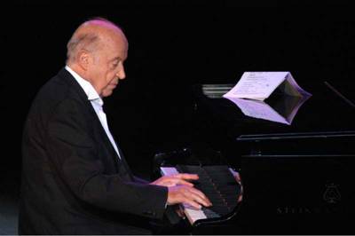 Ο Μίμης Πλέσσας στην Ανω Πόλη Κυπαρισσίας