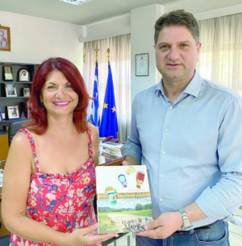 Δωρεά του βιβλίου “Με τον Φειδία στην Αρχαία Ολυμπία” στο Δήμο Μεσσήνης