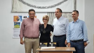 Δωρεά στο 6ο Γυμνάσιο Καλαμάτας - Τιμήθηκε η Ομογενής Εφη Βασιλείου (βίντεο)