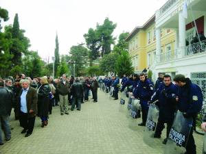 Περιφερειακό Συμβούλιο για σκουπιδοεργοστάσιο: "Ναι" με τα ΜΑΤ