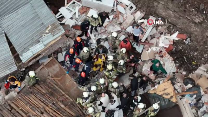 Κωνσταντινούπολη: Κατάρρευση δύο κτιρίων – Φόβοι για εγκλωβισμένους στα συντρίμμια (βίντεο)