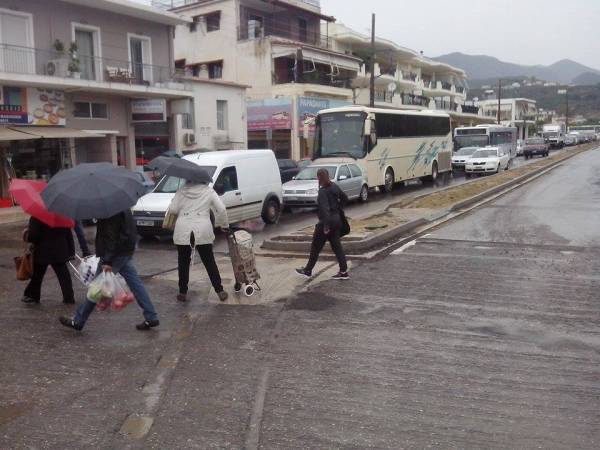 Κυκλοφοριακό χάος στους δρόμους γύρω από την Κεντρική Αγορά Καλαμάτας