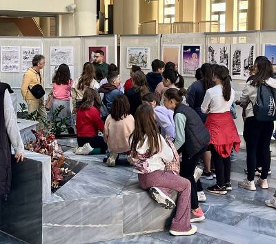 Ξενάγηση μαθητών στην έκθεση &quot;Σκιτσοπόλεις&quot; στο Πνευματικό Κέντρο Καλαμάτας