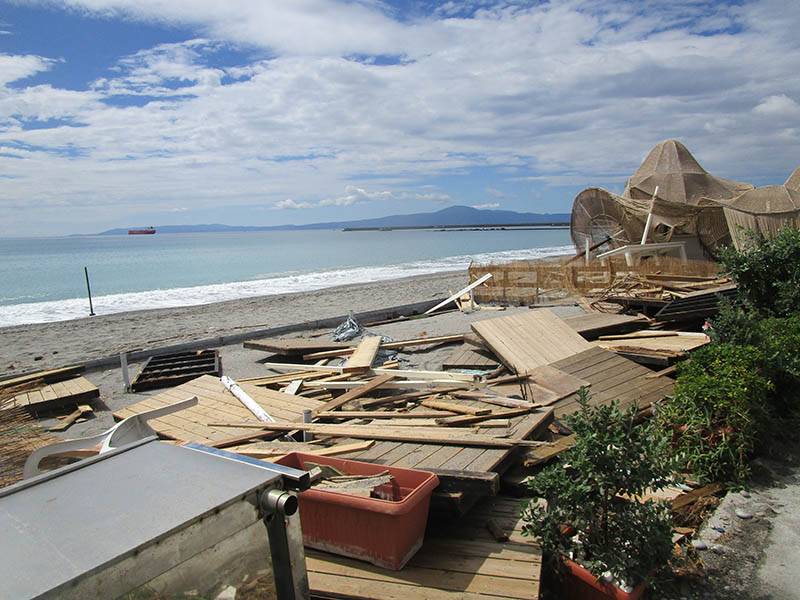 Η Μεσσηνία μετράει τα σπασμένα του “Ζορμπά” κυρίως στις παραθαλάσσιες περιοχές (φωτογραφίες)