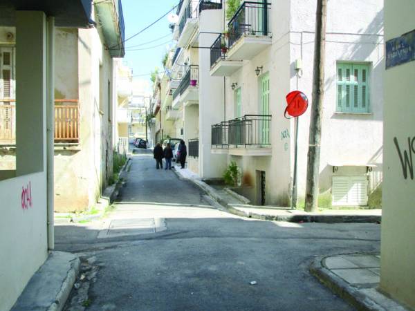 Τροχαία ατυχήματα στην οδό Νικηταρά - Ζητούν να μπει Stop!