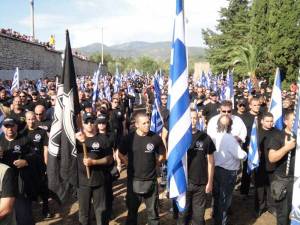 Οι χρυσαυγίτες "καπέλωσαν" το μνημόσυνο στην Πηγάδα του Μελιγαλά