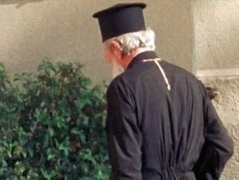 Του άρεσαν τα ράσα και… αυτοχειροτονήθηκε: "Μαϊμού" παπάς στον Αγιο Φλώρο