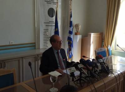 Δεν γνωρίζει τίποτα για πρόσφυγες στην Πελοπόννησο ο Νίκας