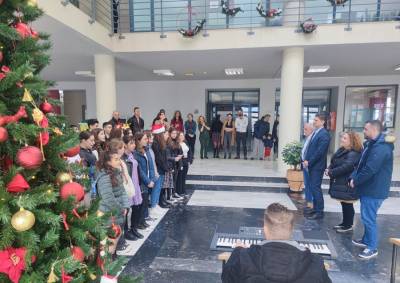 Χριστουγεννιάτικες μελωδίες στο δημαρχείο Μεσσήνης