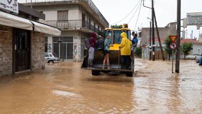Βόλος: Σε στρατόπεδο μεταφέρονται πολίτες για φιλοξενία - Απαγόρευση κυκλοφορίας στη Σκιάθο