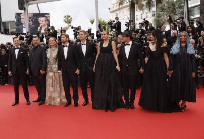 76ο Φεστιβάλ Καννών: Αυλαία με «παρέλαση» δεκάδων σταρ – Αγωνία για την απονομή του «Χρυσού Φοίνικα» (βίντεο)