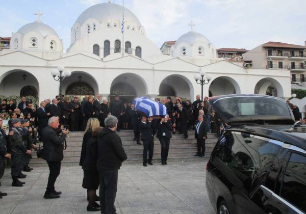 Τελευταίο “αντίο” στον Θανάση Φιλιππόπουλο (βίντεο-φωτογραφίες)