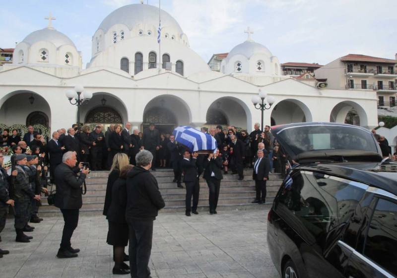 Τελευταίο “αντίο” στον Θανάση Φιλιππόπουλο (βίντεο-φωτογραφίες)