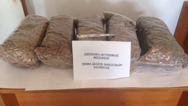 Η θάλασσα ξέβρασε... 14 κιλά χασίς στο Μερολίθι Φιλιατρών