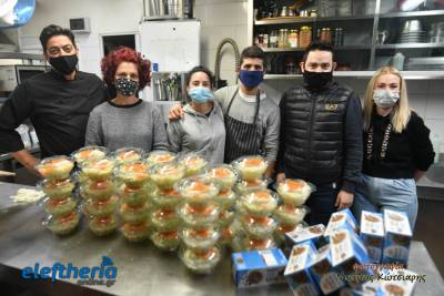 Καλαμάτα: Συνεχίστηκε και αυτή την Κυριακή η διανομή φαγητού από το &quot;Κεντρικόν&quot; σε πολίτες που το έχουν ανάγκη (φωτογραφίες)