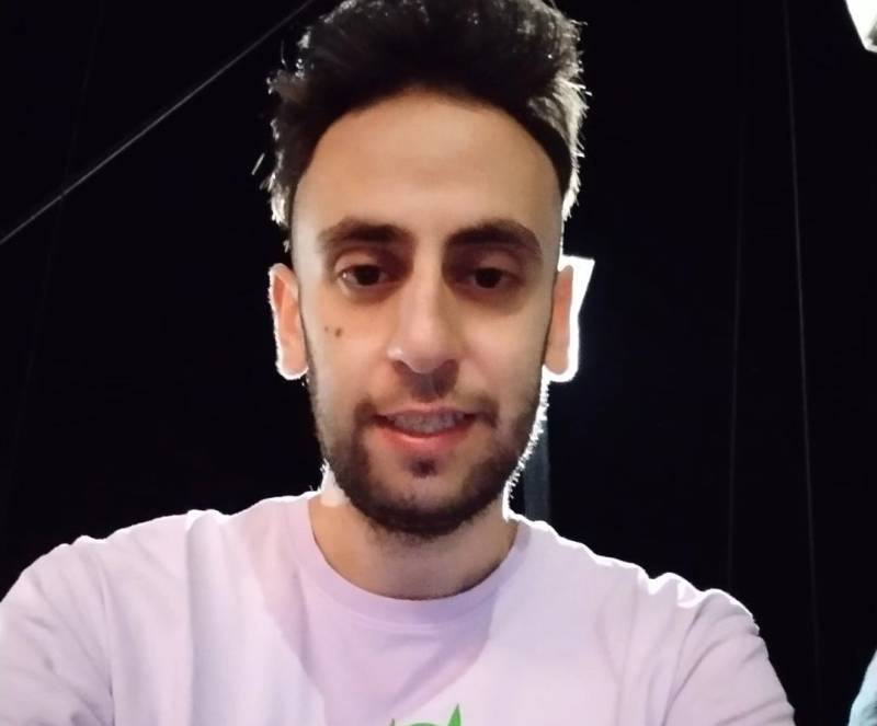 O Πέτρος Νικολακόπουλος στην &quot;Ε&quot;: «Η γραφή αποτελεί τη μεγαλύτερη μορφή έκφρασης, γιατί όταν γράφω το ζω ταυτόχρονα»