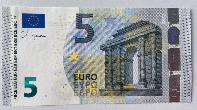 Πλαστά 5ευρα