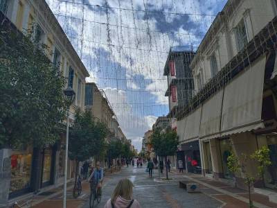 Ερευνα του Εμπορικού Καλαμάτας για την κίνηση στις γιορτές: Μείωση τζίρου στις μισές επιχειρήσεις