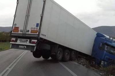 Κλειστή η Αθηνών - Πύργου μετά από τροχαίο (βίντεο)