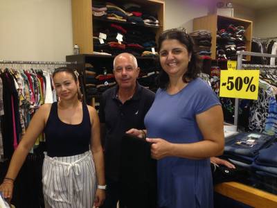 Αυξημένη κίνηση στην εκπτωτική βραδιά της Κυπαρισσίας