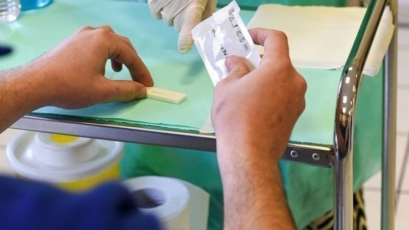 Βρέθηκαν 14.000 κρούσματα σε μαθητές και καθηγητές από τα self test (βίντεο)