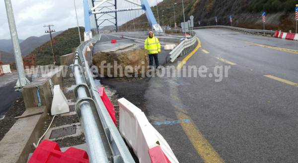 10 τόνων ο βράχος, που έπεσε στην παράκαμψη της Τσακώνας