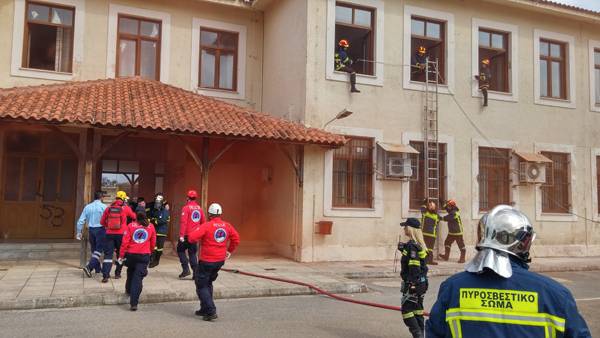 Ασκηση της Πυροσβεστικής στο Λύκειο Κυπαρισσίας
