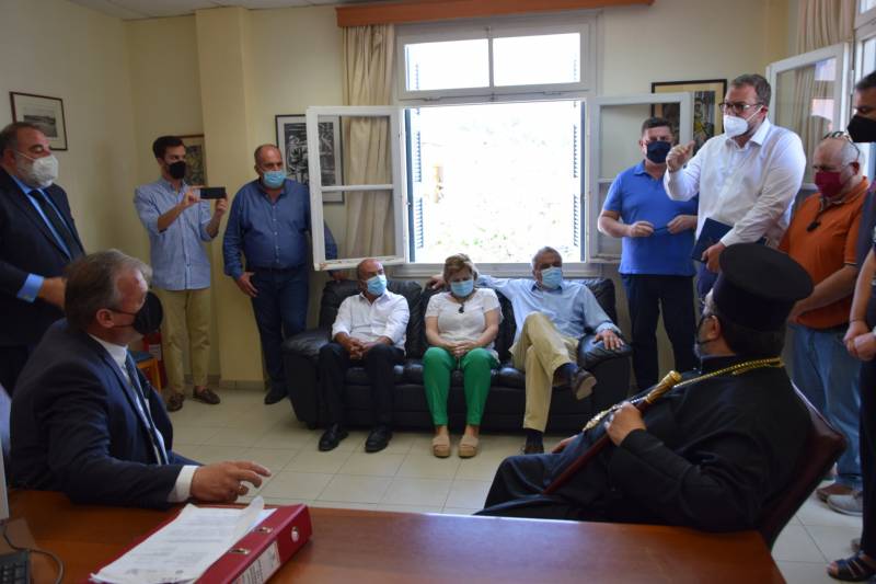 Υπογραφή σύμβασης για σχολείο Κορώνης