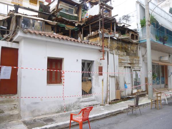 Περιμένουν την κατεδάφιση