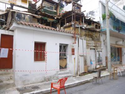 Περιμένουν την κατεδάφιση 