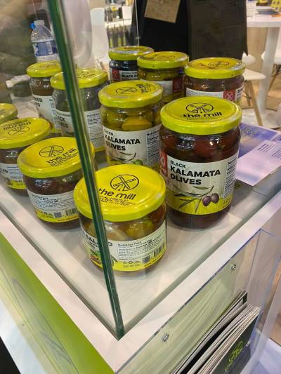 Tουρκικές πράσινες και μαύρες ελιές... Καλαμάτας στο Παρίσι