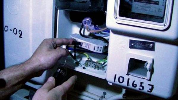 Πέντε συλλήψεις για ρευματοκλοπή στη Μεσσηνία