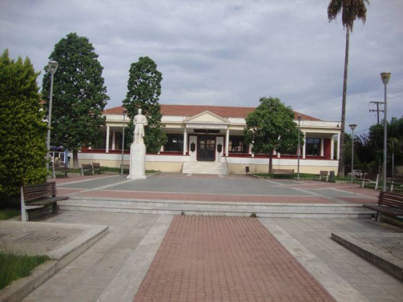 Συνήγορος του Πολίτη: Ζητεί έλεγχο δημάρχου για καταστήματα στους Γαργαλιάνους