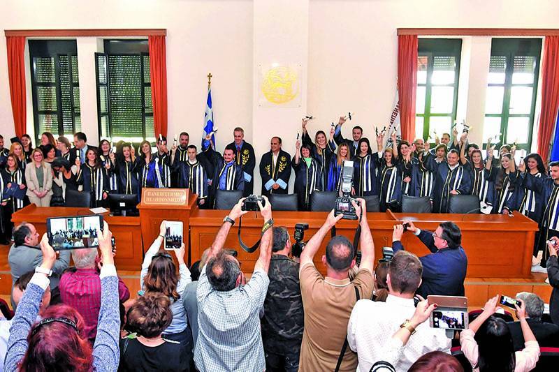 Πανεπιστήμιο Πελοποννήσου: Διαμαρτυρία για την ορκωμοσία πτυχιούχων μεταπτυχιακού προγράμματος Ηθικής Φιλοσοφίας